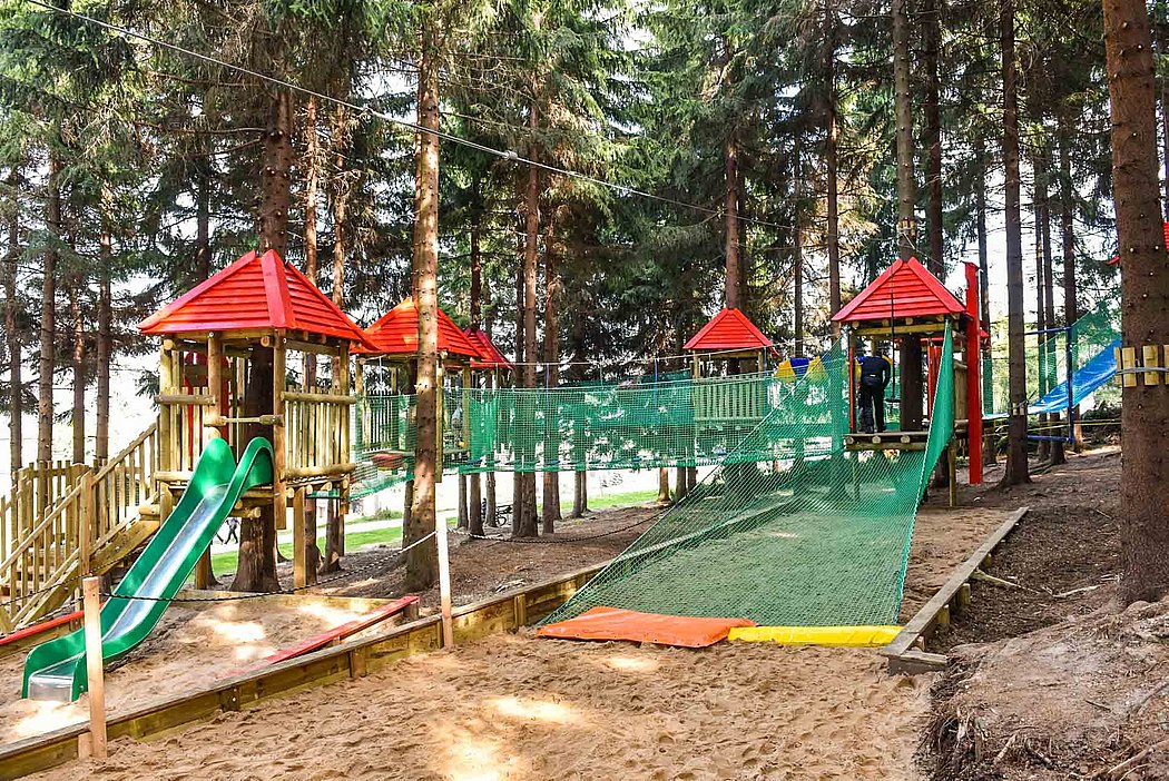 Kletterlabyrinth Hochseilgarten Klettergarten Freizeitpark Erleb