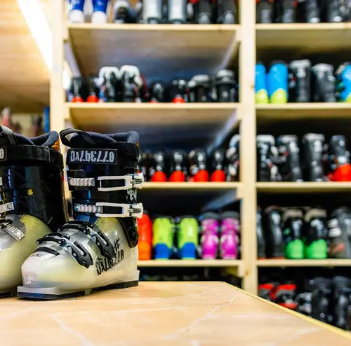 Skiverleih ausleihen Ski Snowboard Erlebnisberg Altenberg