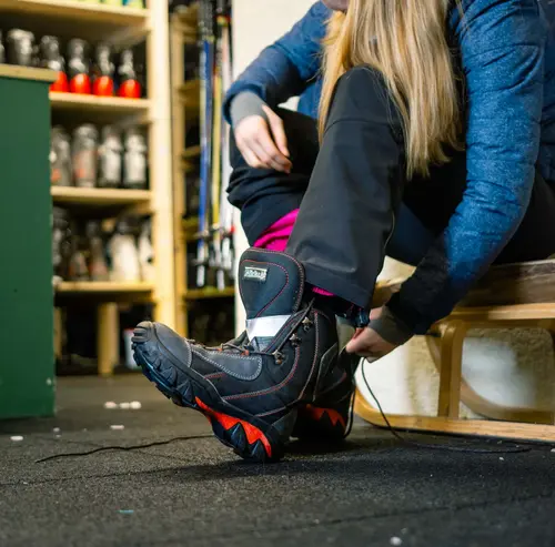 Skiverleih ausleihen Ski Snowboard Erlebnisberg Altenberg