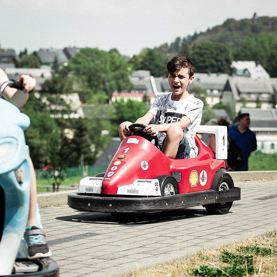 Mini-Karts fahren Attraktion Freizeitpark Erlebnisberg Altenberg