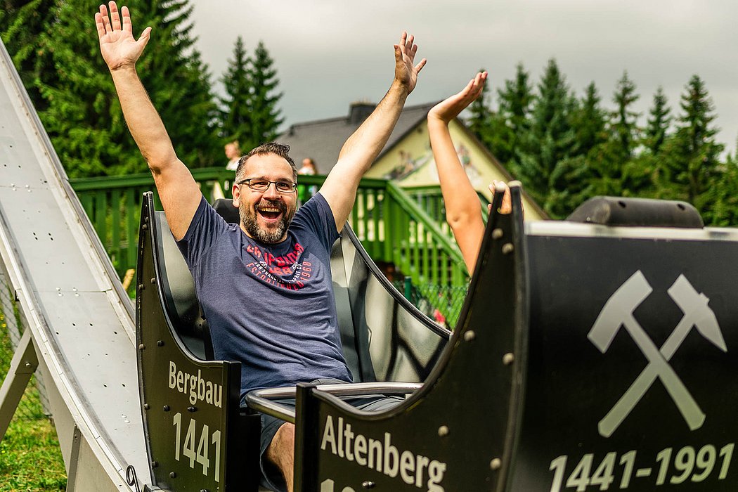 Bergbauhunt Schaukel Attraktion Freizeitpark Erlebnisberg Altenb