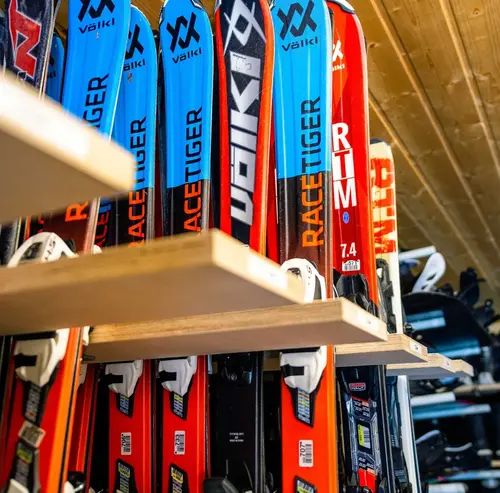 Skiverleih ausleihen Ski Snowboard Erlebnisberg Altenberg