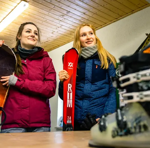 Skiverleih ausleihen Ski Snowboard Erlebnisberg Altenberg