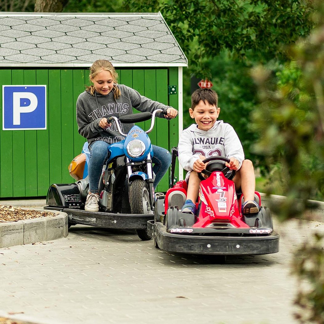 Mini-Karts fahren Attraktion Freizeitpark Erlebnisberg Altenberg