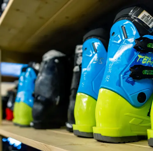 Skiverleih ausleihen Ski Snowboard Erlebnisberg Altenberg