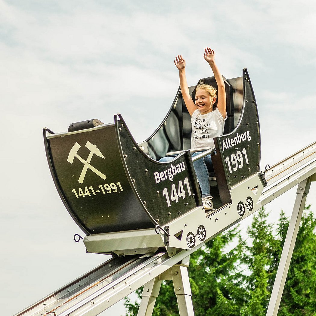 Bergbauhunt Schaukel Attraktion Freizeitpark Erlebnisberg Altenb